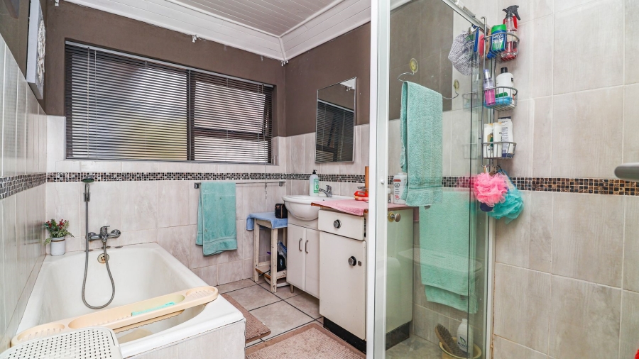 Commercial Property for Sale in Rondevlei Western Cape